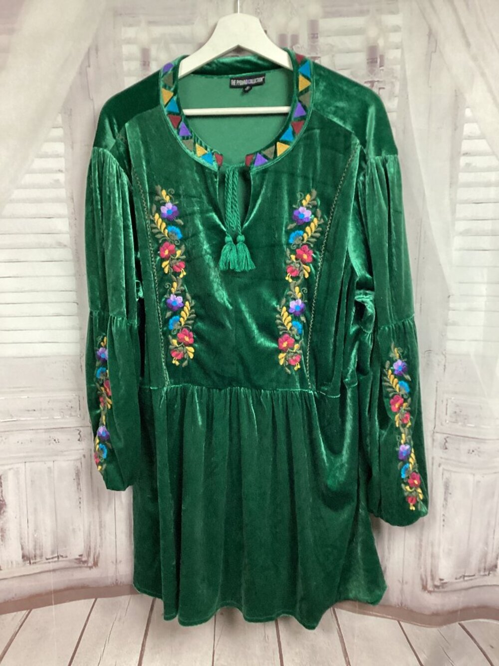 The Pyramid Collection Long Sleeve Tunic Green Velvet Embroidery Boho 2X